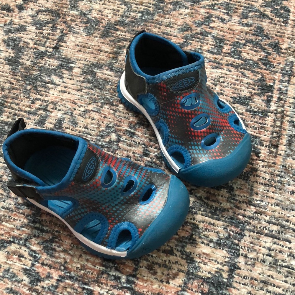KEEN Aqua Stop water shoes/sandals toddler size 5.